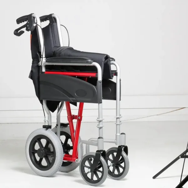 Rolstoel Excel Access met kleine wielen.