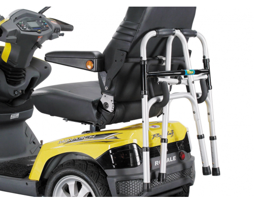 Rollatorhouder voor de Drive Scootmobielen met armleuning bevestigingmonteert u eenvoudig aan uw scootmobiel zodat u uw rollator gemakkelijk kunt meenemen. 