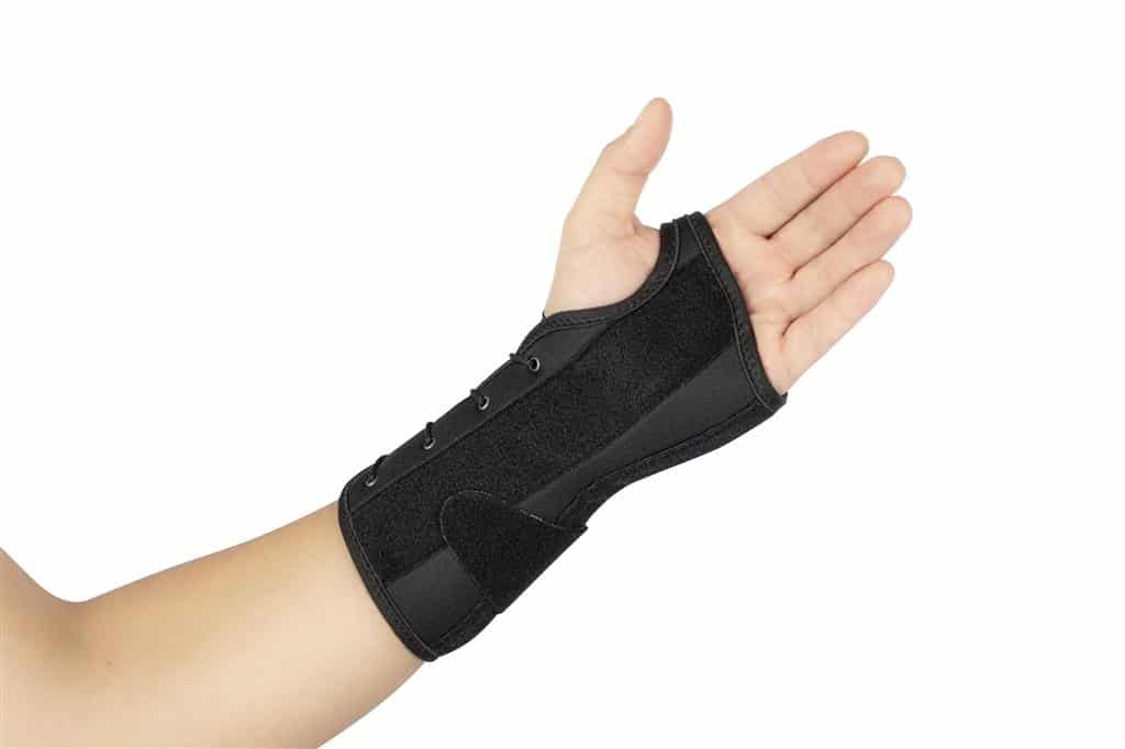 Polsbrace GM008 in de kleur zwart bovenzijde