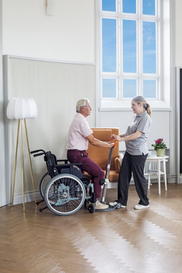 Sta-ophulp - transferhulp Etac Turner Pro voor transfer van en naar rolstoel, merk Able2 voorbeeld