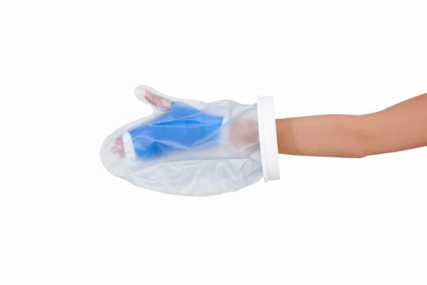 Gipsbescherming van de hand voor tijdens het douchen.