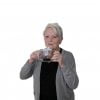 Handycup met 2 handvatten en maatvoering voorbeeld vrouw