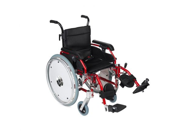 Kinderrolstoel in de kleur rood met comfort beensteunen