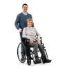 Multimotion M1 basisrolstoel kleur zwart met vrouw
