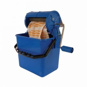wringer met emmer in de kleur blauw