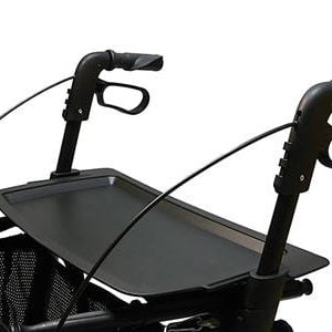Dienblad voor de rollator Topro in de kleur zwart die eenvoudig is te bevestigen op de zitting