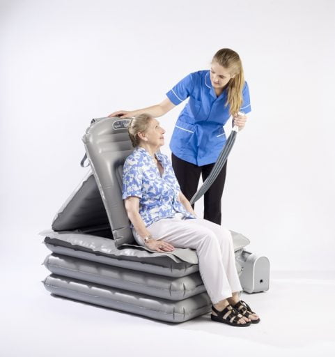 Tilkussen Camel met accu voor eenvoudig optillen van patient van de grond stap 2
