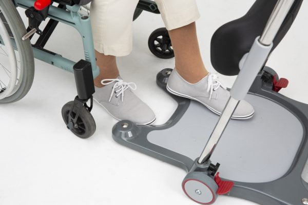 Molift Raiser-Pro van het merk Etac voor eenvoudig van rolstoel naar bed en vice versa