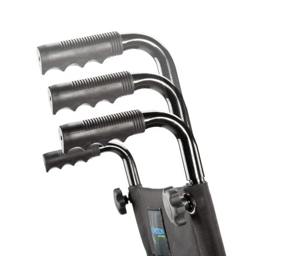 Multi Motion transport rolstoel in 2 maten van 45 en 50 cm zitbreedte met in hoogte verstelbare handvatten