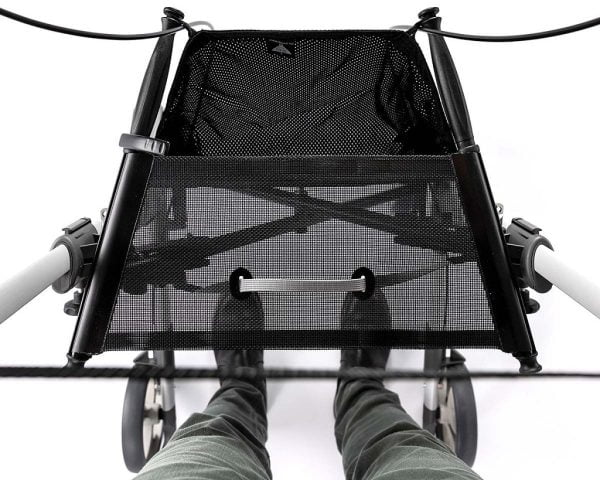 Topro Troja Original rollator in kleur zilver met een zitting van meshmateriaal dat doorzichtig is en wasbaar