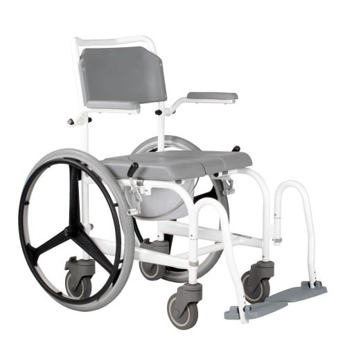 douche en toiletstoel van het merk Excelcare met 24 inch wielen zodat deze zelfbeweegbaar is