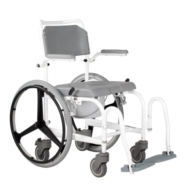 douche en toiletstoel van het merk Excelcare met 24 inch wielen zodat deze zelfbeweegbaar is