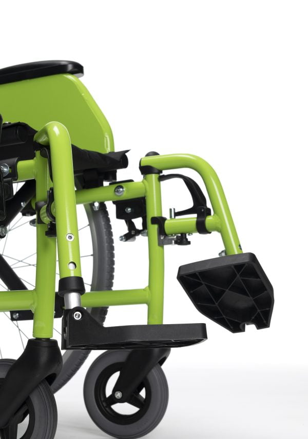 Kinderrolstoel Jazz S50 kids in de kleur appelgroen met afneembare comfort beensteunen