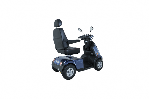 Breezy C4 Plus scootmobiel in de kleur blauw bezien van rechterzijde schuin