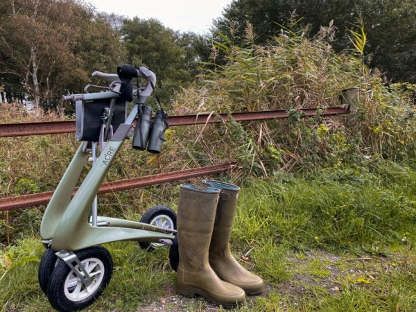 Rollator Carbon Overland Buiten van Thuiszorgwinkel.nl