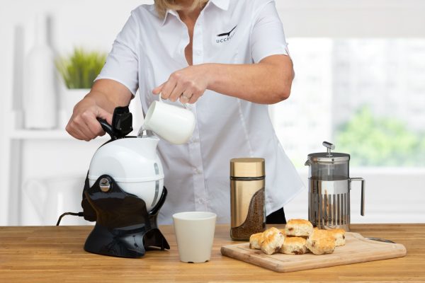 Waterkoker Uccello voor veilig en zonder kracht heet water in te schenken, met eenvoudig easy touch toets