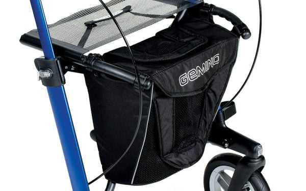 De Gemino 30 comfort heeft extra grote wielen voor buiten rijden. in kleur blauw met luxe bagagetas