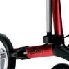 De Gemino 30 comfort heeft extra grote wielen voor buiten rijden. Dit is foto van de stokhouder