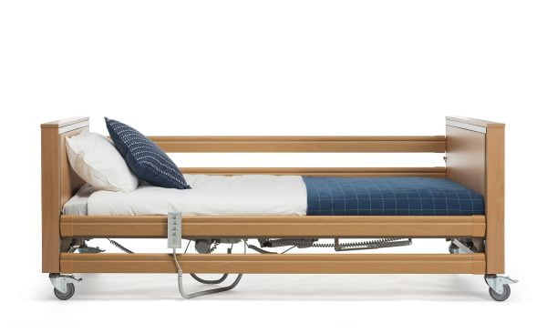 Hoog-laag bed van Vermeiren de Club in de kleur beuken.