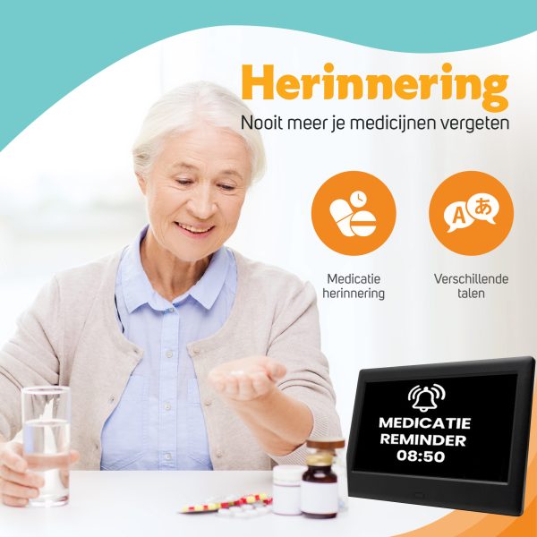 Deze dementieklok is speciaal ontworpen om in één oogopslag belangrijke informatie weer te geven, zoals de tijd, de dag, welk dagdeel het is en de datum.