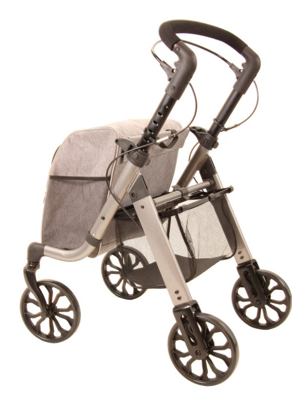 Rollator met koeltas en nettas waar u voor 10 kg in kunt vervoeren. Bezien van de zijzijde