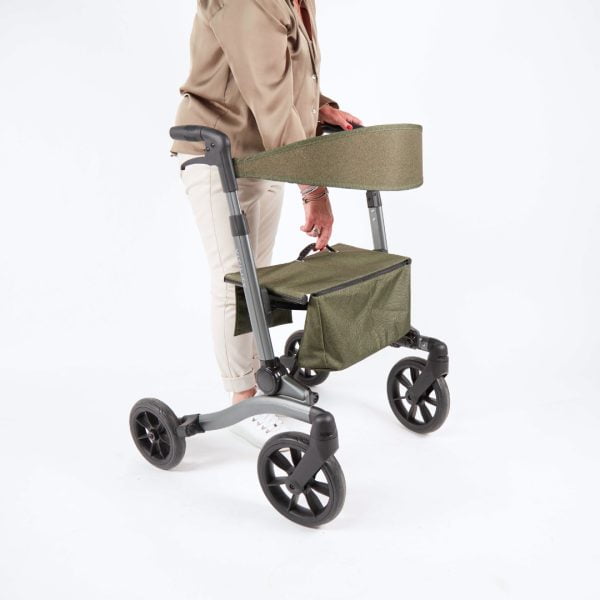 Rollator Vitility is dubbel opvouwbaar in de kleur forest green.