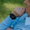 Met dit horloge kunt u naast alarmeren en de tijd aflezen bijvoorbeeld ook videobellen, berichten ontvangen en het weerbericht aflezen.