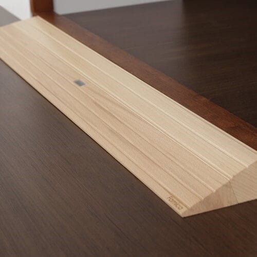 Houten drempelhulp met LED verlichting geschikt voor 2 hoogtes.