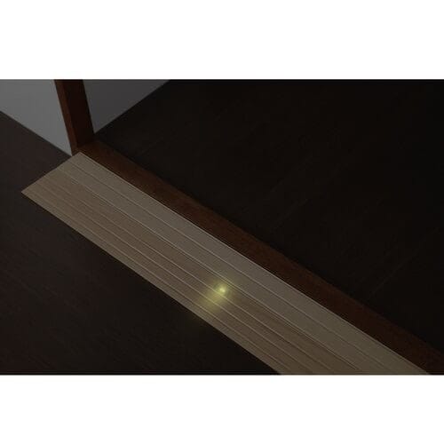 Houten drempelhulp met LED verlichting geschikt voor 2 hoogtes.