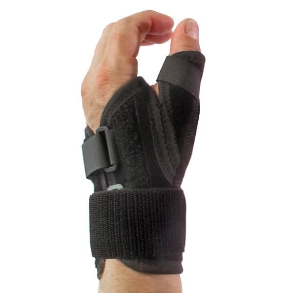 De duimorthese Rhizocare met polsband wordt voor zowel conservatief als postoperatief ingezet en dient ter immobilisatie van het pols, duim, zadel en duim basisgewricht.