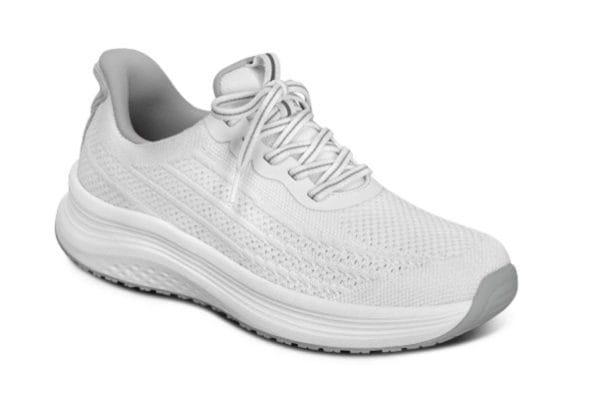 De witte Nira schoen van Orthofeet