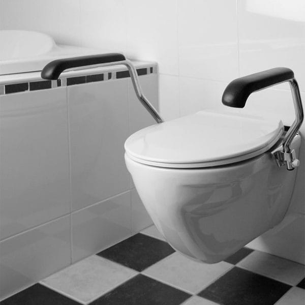 Toiletbeugelset met armleuningen, compleet met wc bril en deksel. Te verkrijgen in RVS of Wit.
