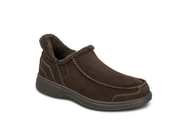 De bruin Vito moccasin van orthofeed met eenvoudige instap en warme voering.