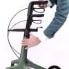 De WheelzAhead CARBON rollator geeft u met uw dagelijkse activiteiten het gewenste comfort en mag u overal gezien worden! Handig voor binnen- en buitengebruik. In drie trendy kleuren. In hoogte verstelbaar.