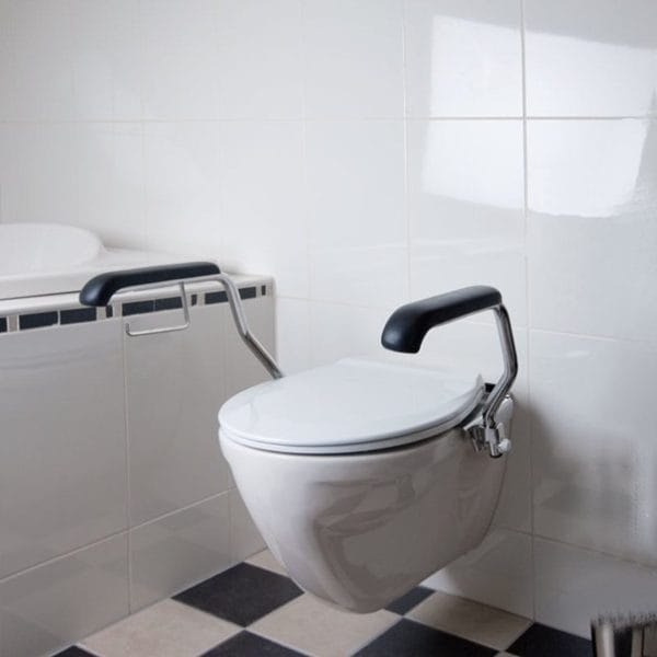Deze toiletrolhouder van JadaCare is geschikt voor armleggers van JadaCare toiletbeugels.
